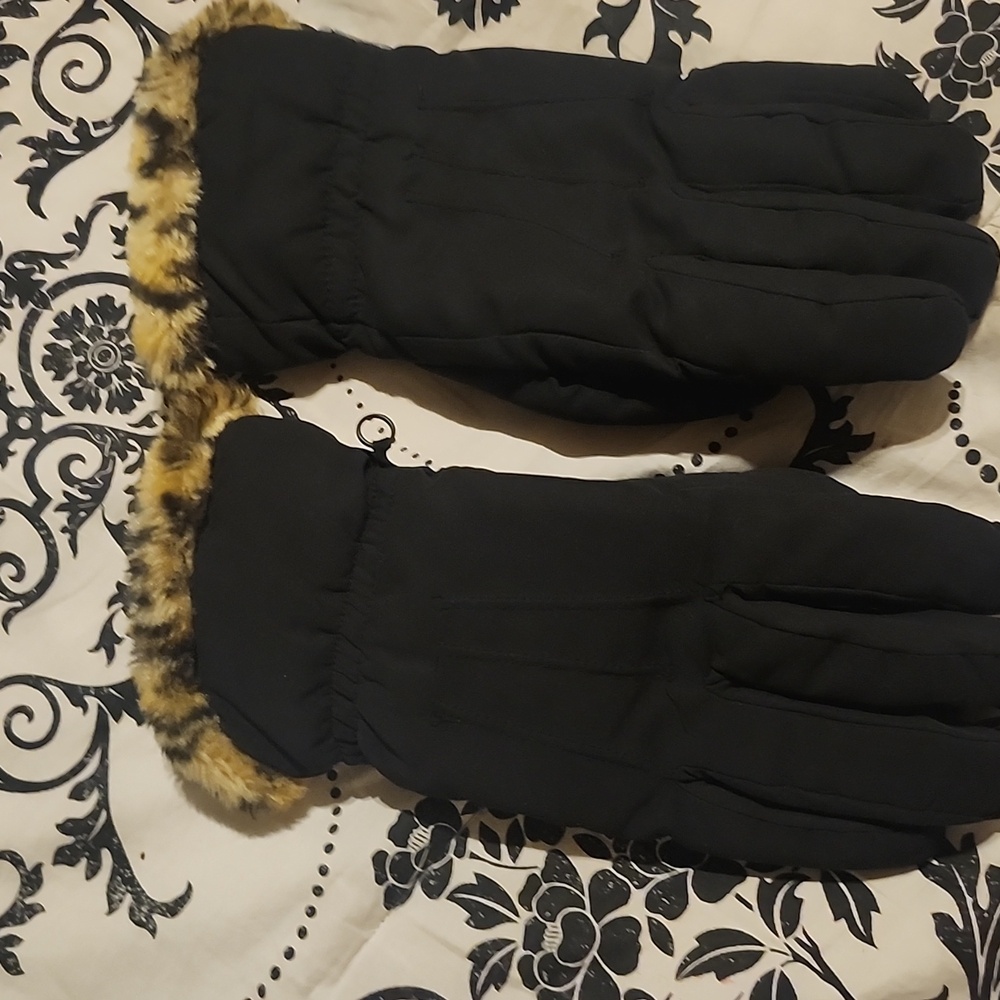 Faux fur gloves